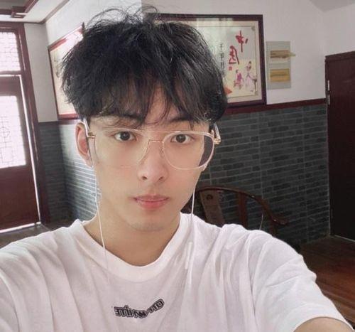 网红帅哥吃瓜事件真相视频,真相视频曝光，背后真相令人震惊