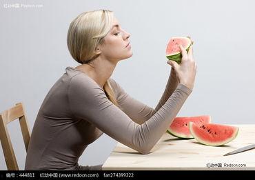 外国网红美女吃瓜事件,揭秘背后真相与网络热议