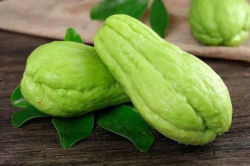 临沂吃生瓜网红,生瓜大餐，舌尖上的新潮流