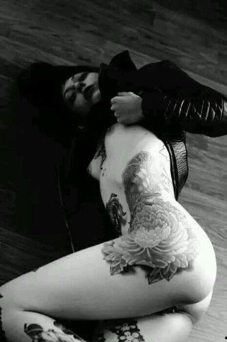 网红吃瓜纹身美女视频在线观看,视频在线观看，揭秘纹身背后的故事